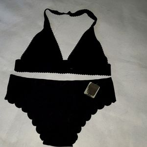 🆕️ Urban Outfitters Out From Under Scalloped halter bra & panty seperates